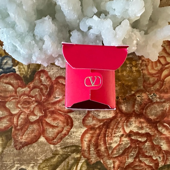 🦋VALENTINO Bundle - Picture 7 of 7